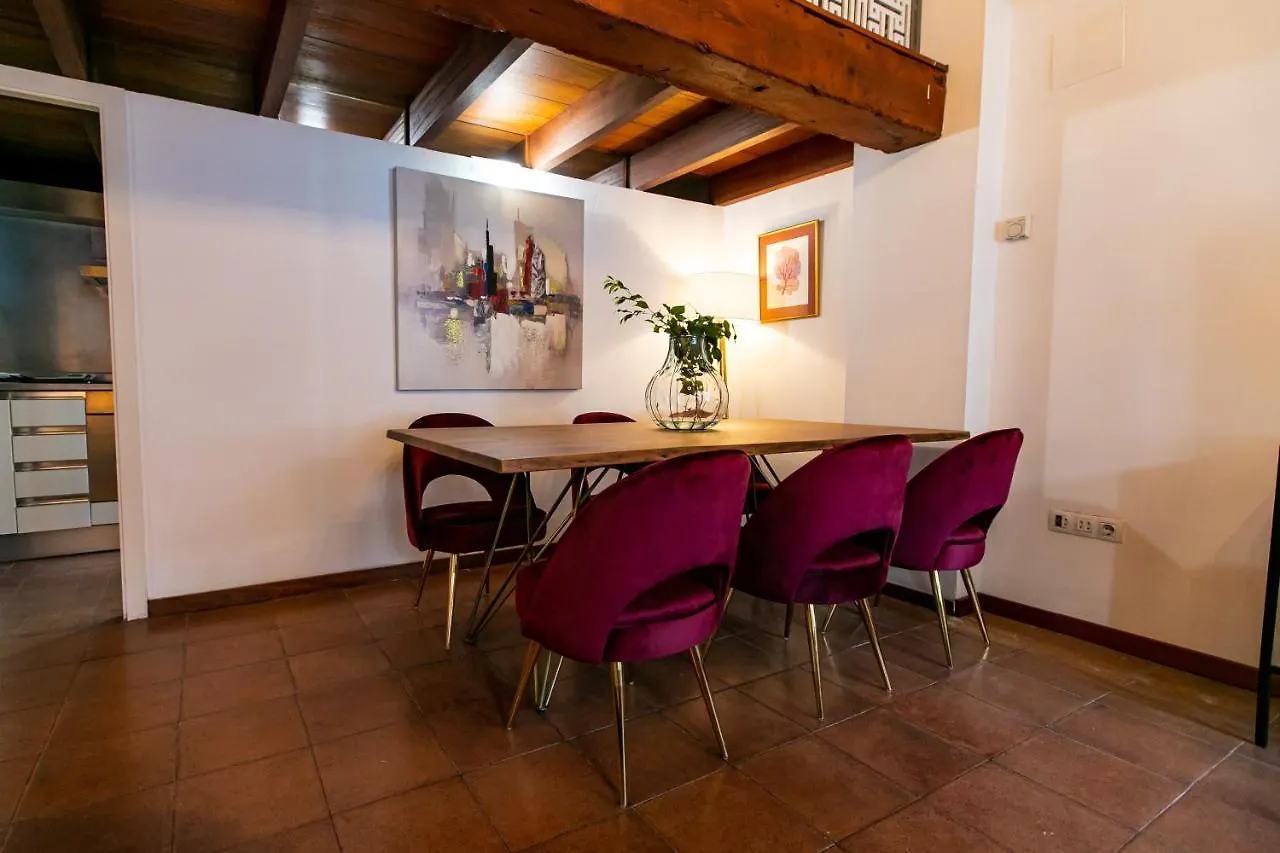 شقة Apartamento 3 Dormitorios En Calle San Vicente. إشبيلية