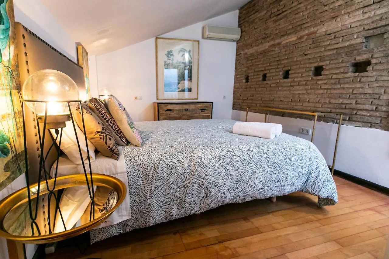 Apartamento 3 Dormitorios En Calle San Vicente. إشبيلية شقة