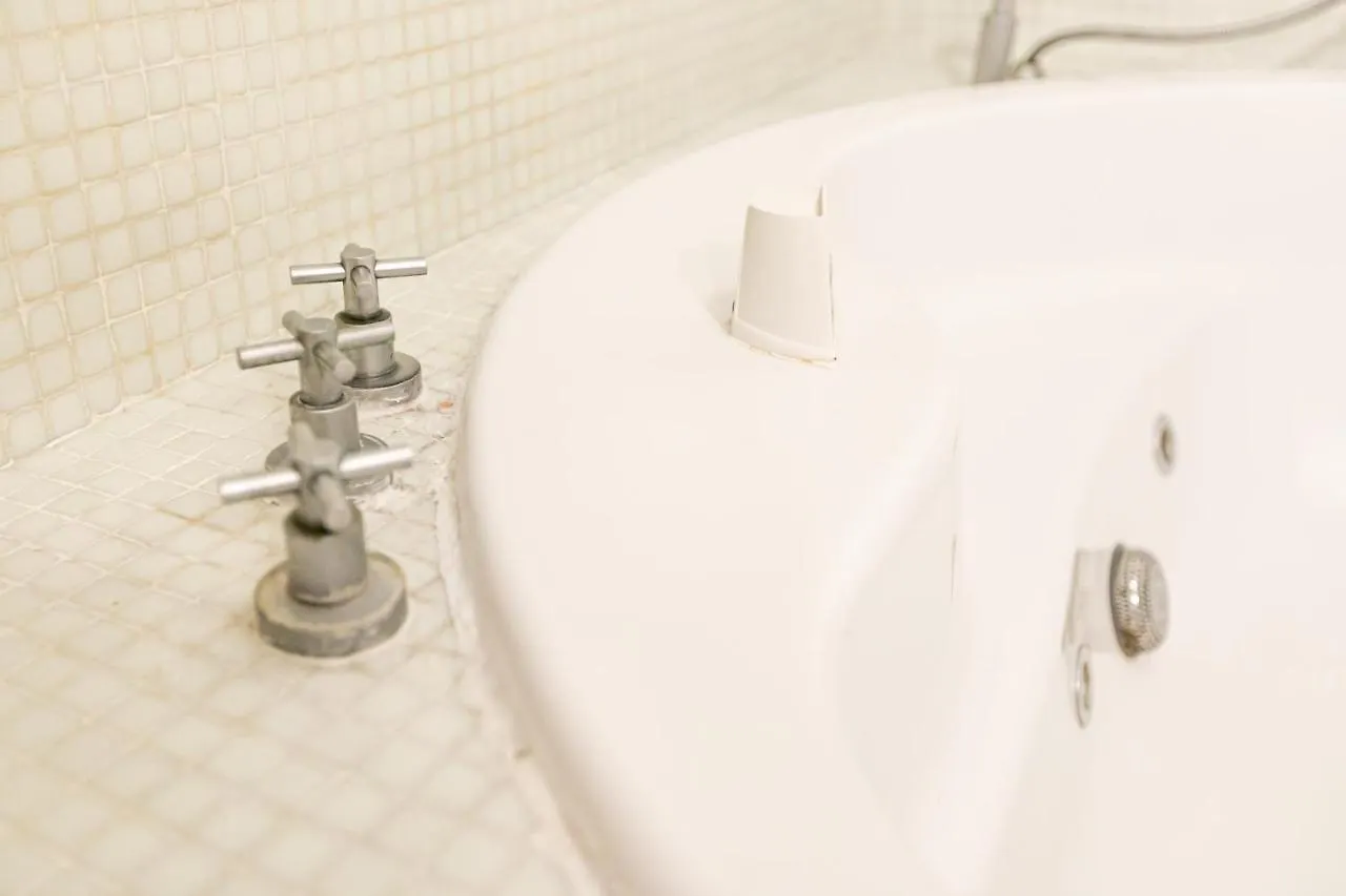 Apartamento 3 Dormitorios En Calle San Vicente. إشبيلية 0*,  إسبانيا