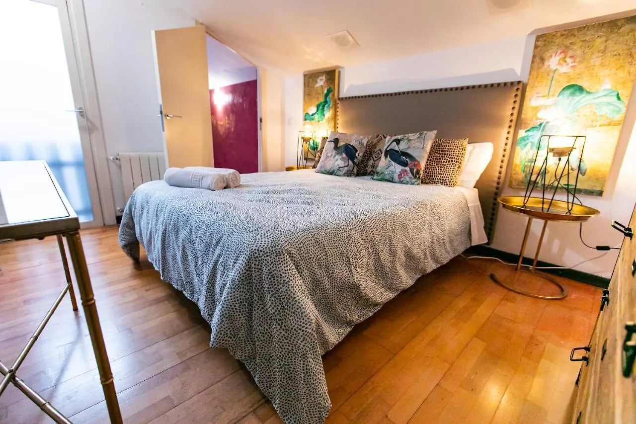 Apartamento 3 Dormitorios En Calle San Vicente. Seville Apartment
