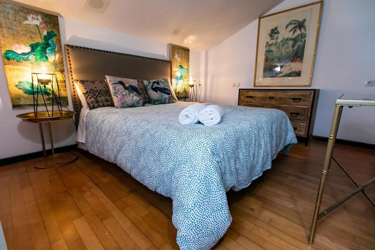 Apartment Apartamento 3 Dormitorios En Calle San Vicente. Seville