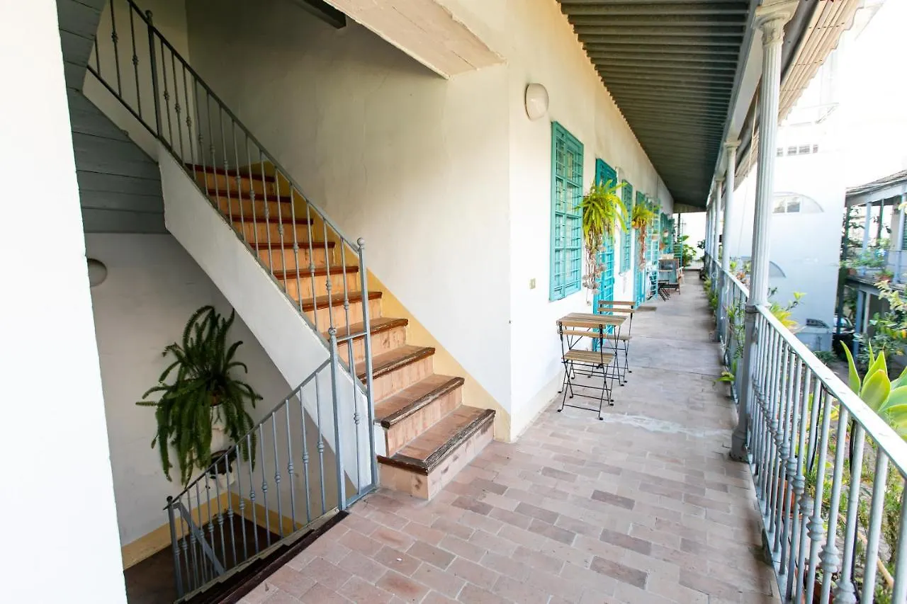 Apartamento 3 Dormitorios En Calle San Vicente. Seville Spain