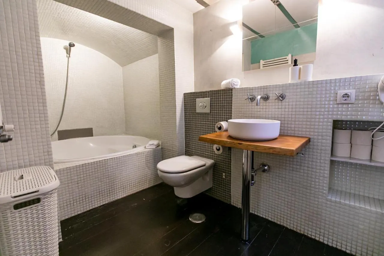 Apartamento 3 Dormitorios En Calle San Vicente. Seville Apartment