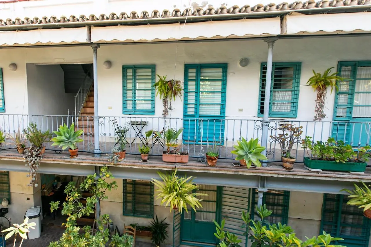 Apartamento 3 Dormitorios En Calle San Vicente. Seville 0*,