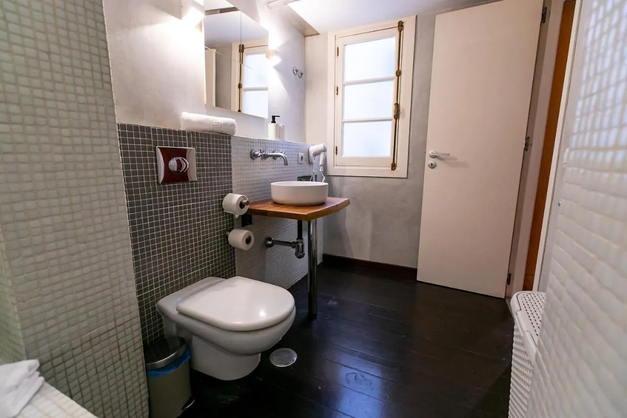 Apartamento 3 Dormitorios En Calle San Vicente. Seville Spain