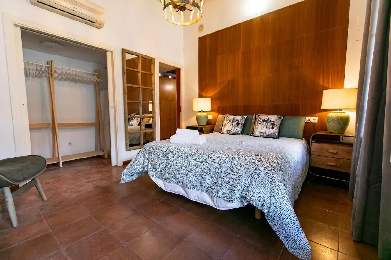 Apartment Apartamento 3 Dormitorios En Calle San Vicente. Seville