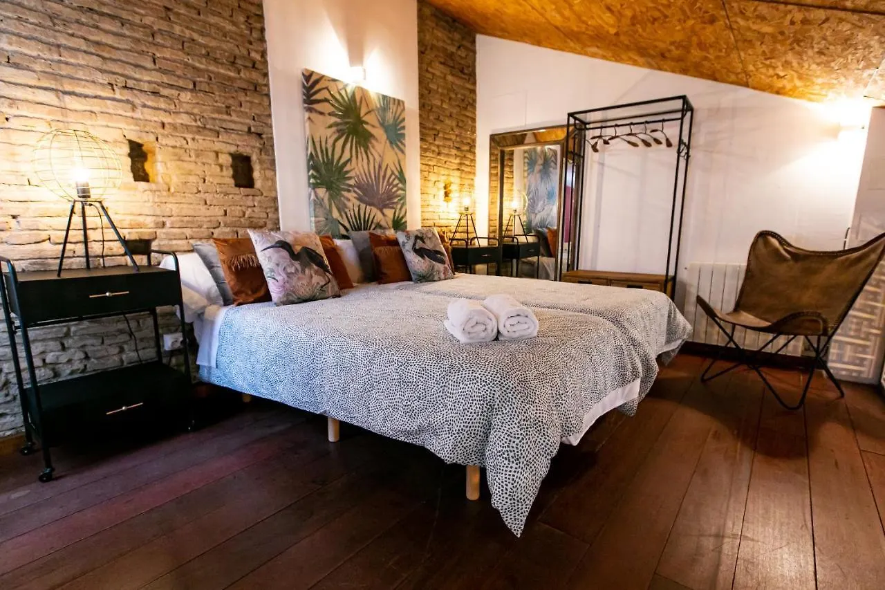 Apartamento 3 Dormitorios En Calle San Vicente. Seville Apartment