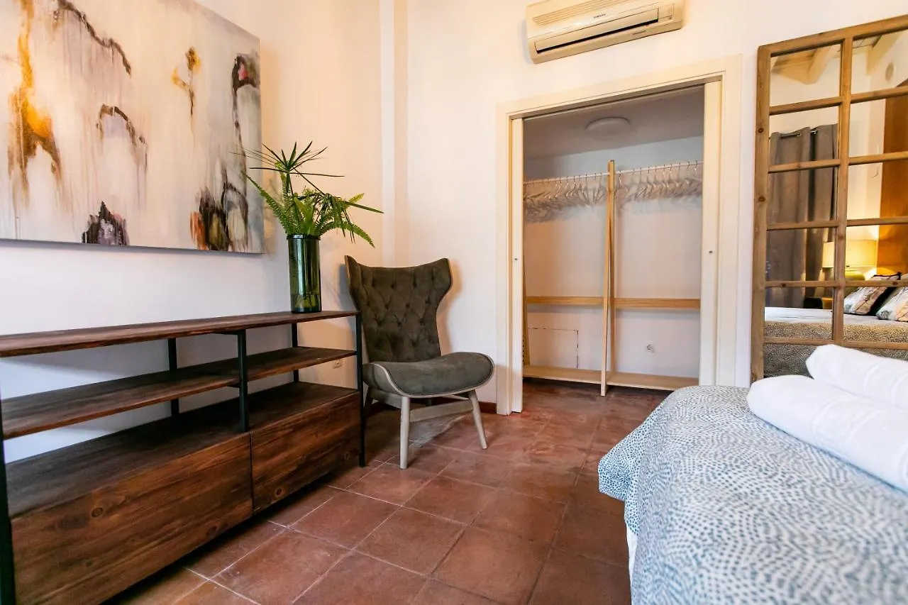 Apartamento 3 Dormitorios En Calle San Vicente. Seville 0*,  Spain