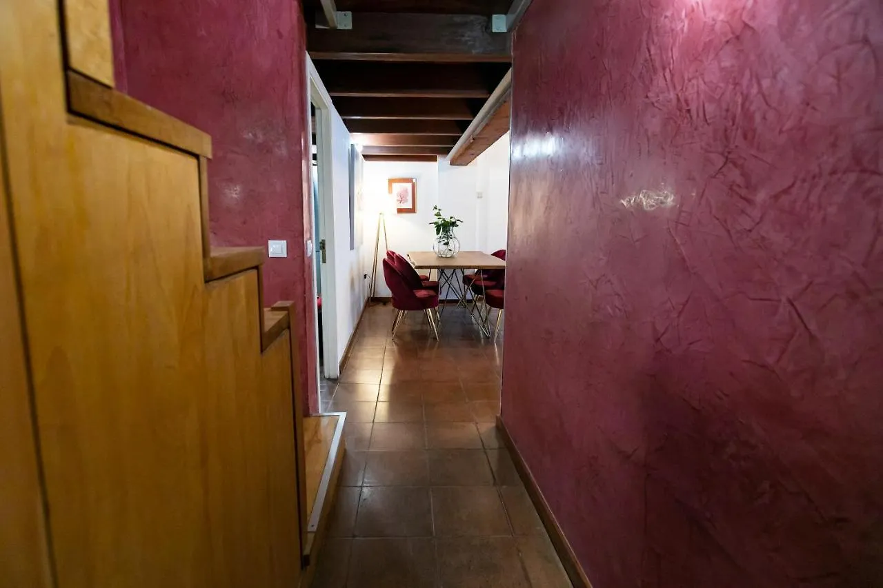 Apartment Apartamento 3 Dormitorios En Calle San Vicente. Seville